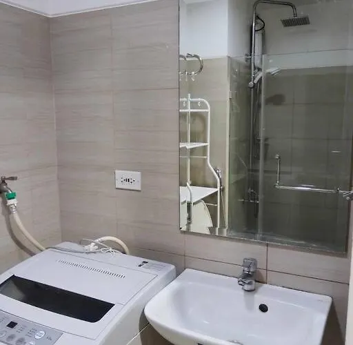 Near Moa At Shore Residences 1br With Balcony -unlimited Wifi Apartment Manila